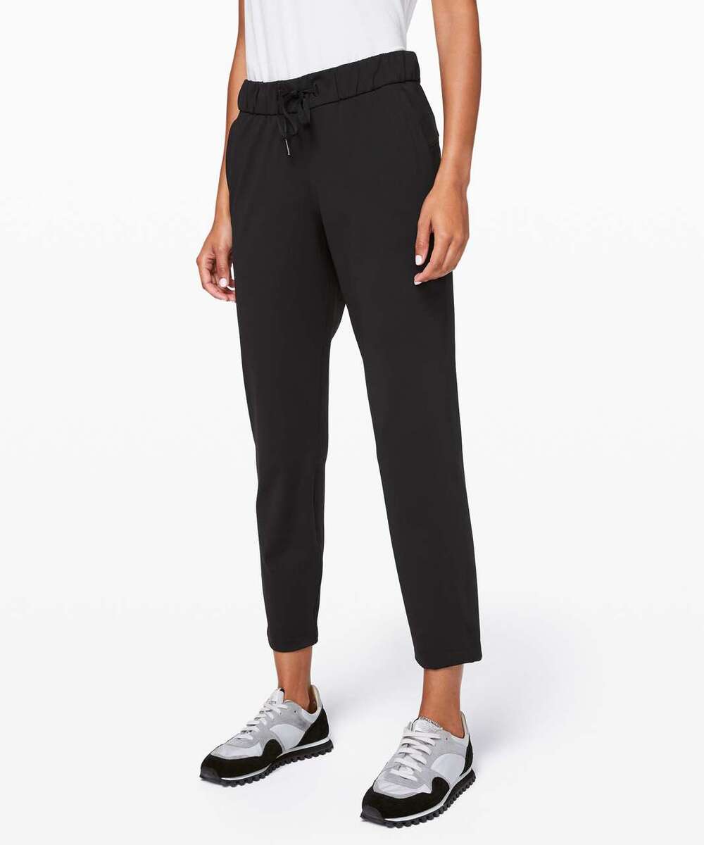 Lululemon On the Fly 7/8 Cropped Pant in Black size 4